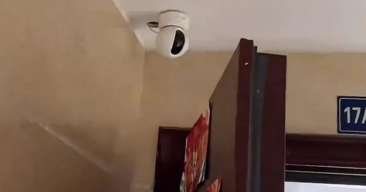 Mẹ lắp camera kín nhà theo dõi con nghỉ hè, cảnh tượng ghi lại được khiến bà tức giận