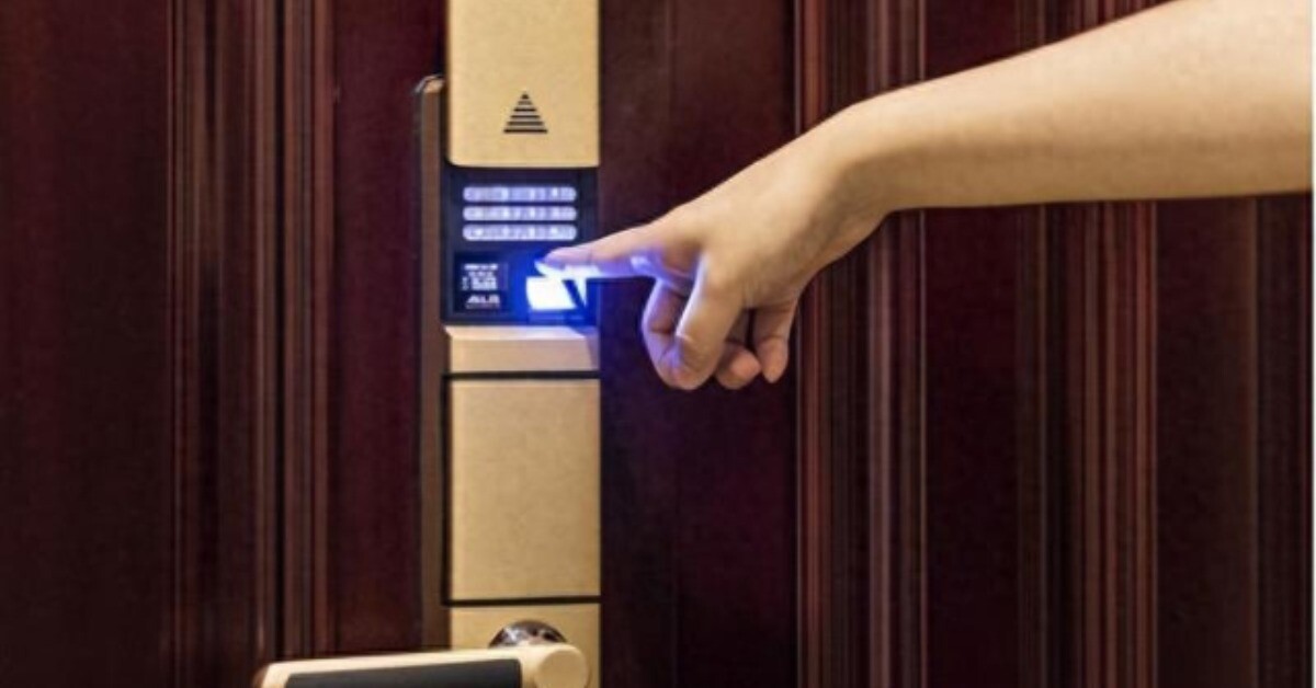Khóa vân tay có an toàn hơn khóa chìa không? Sau khi nghe thợ khóa phân tích, tôi nhận ra mình đã sai suốt 5 năm