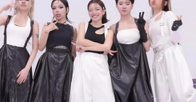 Đội Phương Mỹ Chi thay outfit 