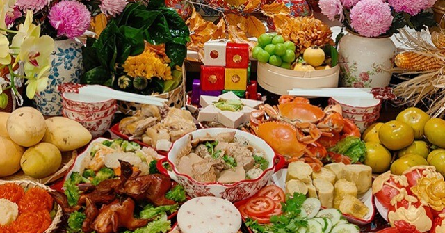 Mẹ đảm dậy từ 5 giờ sáng làm mâm cỗ cúng Rằm tháng 7, 4 tiếng sau thành phẩm đẹp hoa mắt, ý nghĩa