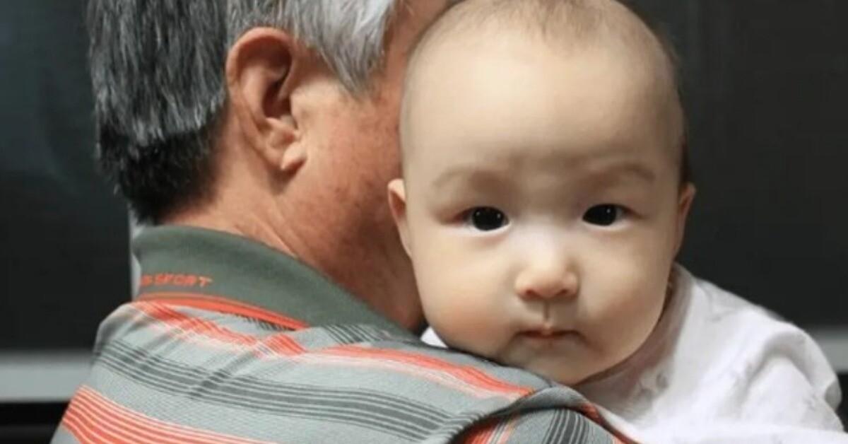 Nữ giám đốc nhờ mẹ chồng chăm con suốt 16 năm, bi kịch xảy đến với đứa trẻ khi trưởng thành
