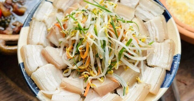 Luộc thịt lợn xong để một lúc hay bị xỉn màu, bếp trưởng tiết lộ: Chỉ cần thêm thứ này thịt trắng, mềm mọng thơm ngon
