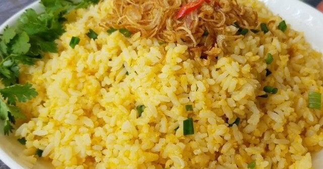 Làm cơm rang trứng đừng cho ngay vào chảo, thêm bước này mới chuẩn, hạt nào cũng vàng ươm căng bóng, săn chắc