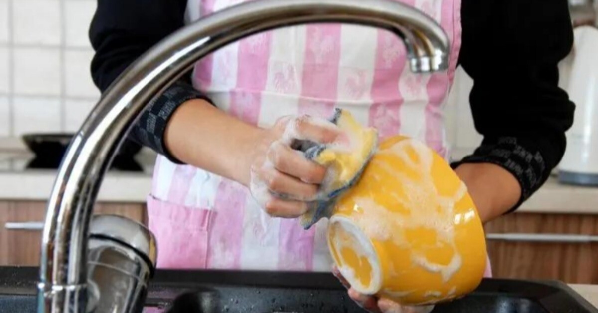 Ăn cơm xong đi rửa bát luôn là sai, nhân viên vệ sinh nhà hàng chỉ ra lý do
