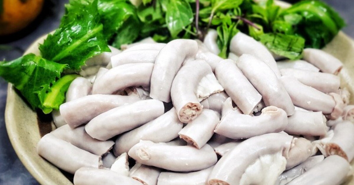 Làm sạch lòng, người sành ăn mới biết dùng loại nước nghe tên đã thấy mặn này để rửa, lòng hết sạch mùi hôi lại giòn ngon