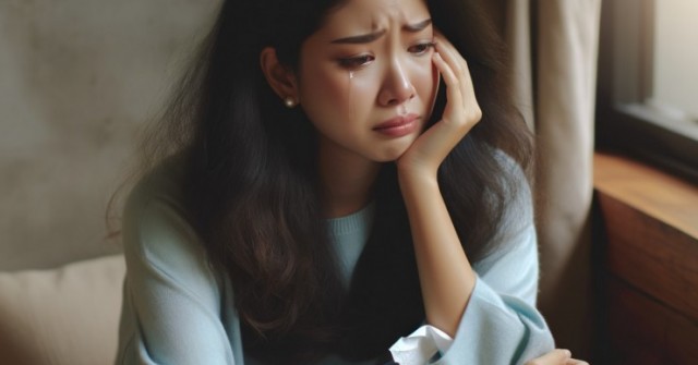 Vợ suy sụp phát hiện chồng phản bội khi đi làm xa