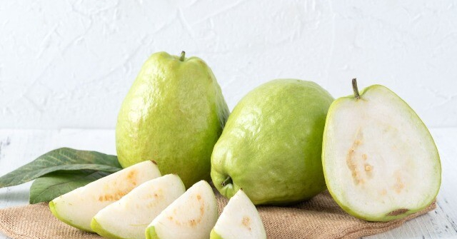 Mua ổi chọn quả sần sùi hay nhẵn thì ngon, người bán tiết lộ 5 mẹo cực hay, lúc nào cũng lấy được quả ngon