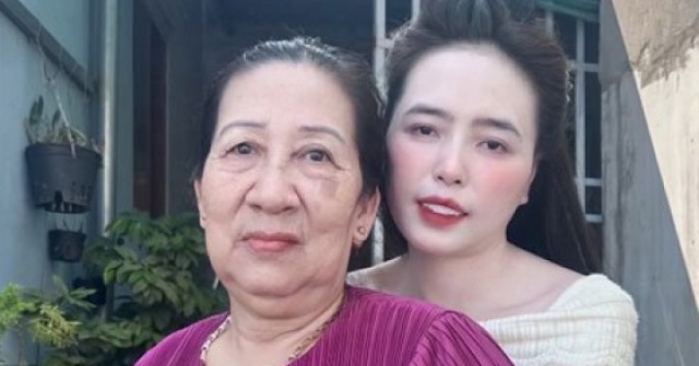 Gả chồng cho con dâu cũ, người mẹ ở TPHCM khóc nức nở tại đám cưới