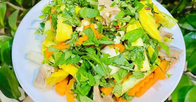 Vét tủ lạnh: Nhà thừa ít lưỡi lợn luộc, đem ngay làm món nộm giòn ngon thanh mát giải nhiệt ngày hè