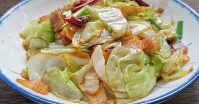 Đi chợ gặp rau siêu giàu vitamin C này mua ngay, xào kiểu này siêu ngon lại trôi cơm, tốt cho tiêu hóa