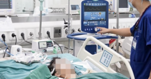 Uống nhầm thuốc diệt chuột treo trong nhà vệ sinh, bé gái 10 tuổi nguy kịch