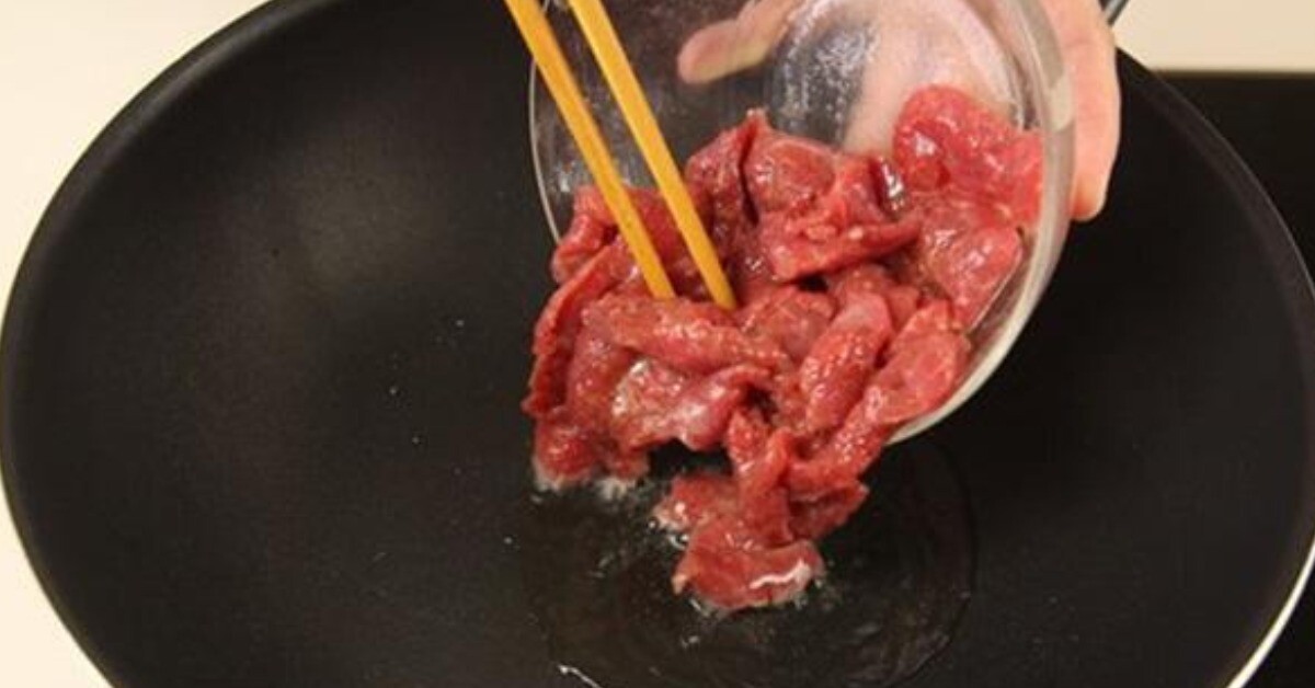 Xào thịt bò hay bị dai, lúc ướp nhớ cho những thứ này, thịt mềm ngon già trẻ đều ăn thoải mái