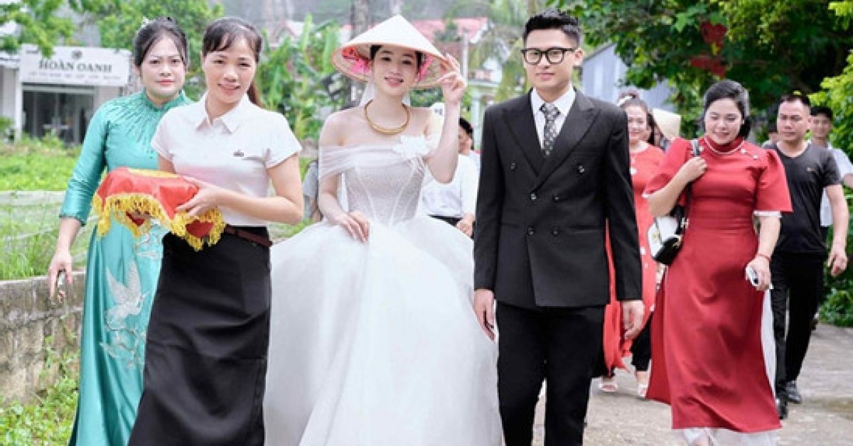 Cưới bạn thân cùng xóm, cô dâu đọc lời thề nguyện khiến chú rể rơi nước mắt