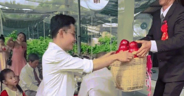 Dàn tráp ăn hỏi độc lạ từ vải, nhãn ở Bến Tre khiến khách bỏ tiệc chạy ra xem