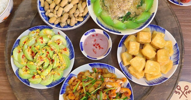 Hôm nay nấu gì: Bữa tối chuẩn vị nhà, ai thấy cũng muốn được về ăn cơm