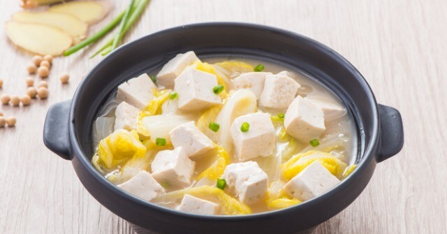 Là rau nhưng vitamin C cực cao, còn lớn hơn cả táo, đem nấu canh với đậu được món vừa ngon lại thanh mát, bổ dưỡng