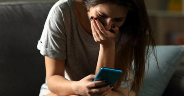 Tin nhắn từ người lạ hé lộ sự thật chết lặng về người chồng hoàn hảo