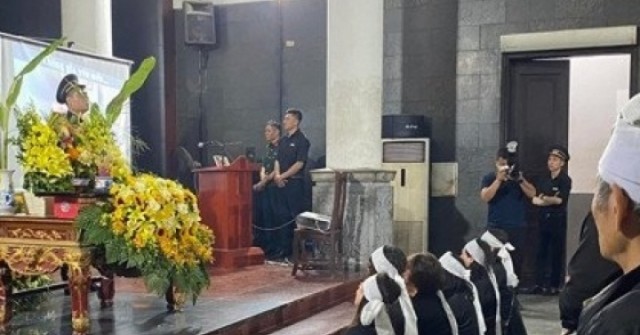 ‘Hôm nay, tôi dự một đám tang rất khác thường’