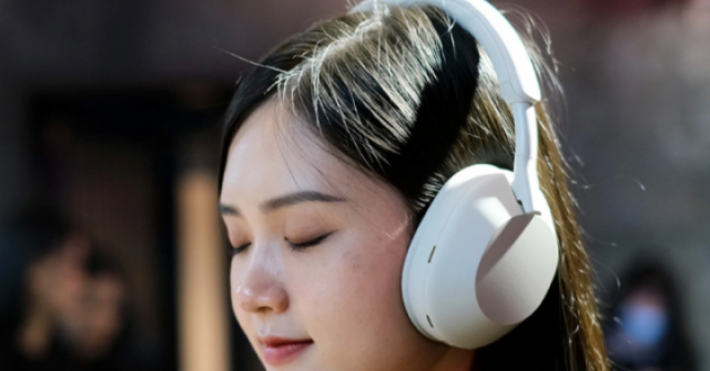 10 thói quen hàng ngày âm thầm tàn phá não bộ