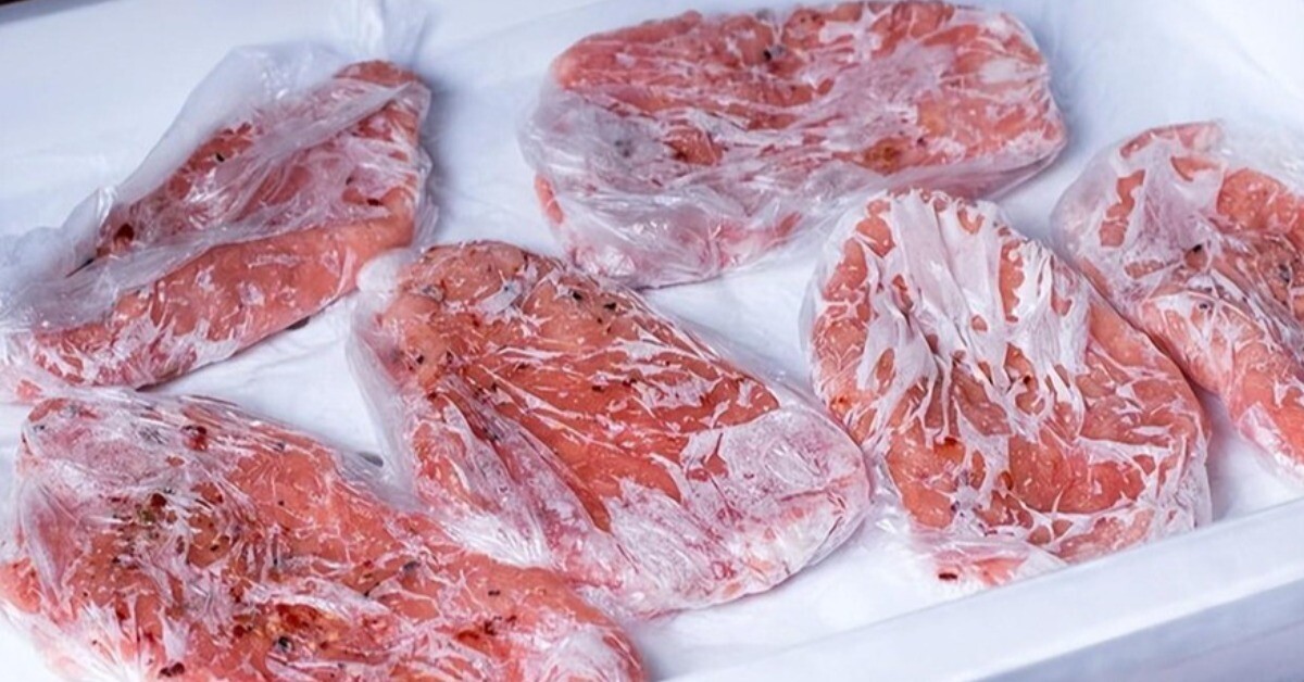 Thịt mua về đừng cho ngay vào tủ lạnh, bôi thêm thứ này lên, thịt để được lâu, lúc nào cũng tươi như mới