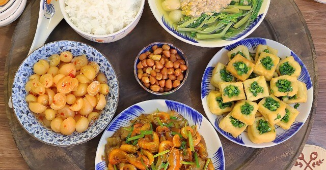 Hôm nay nấu gì: Cơm chiều toàn món "tinh hoa" mùa hè hội tụ, nhìn là muốn ăn liền