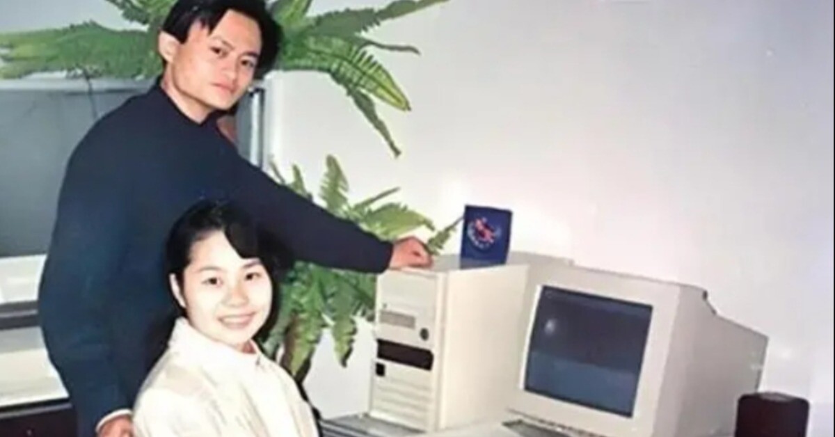 Tỷ phú xấu trai cùng vợ khởi nghiệp, khuyên vợ từ chức khi công ty khởi sắc, gần 40 năm vẫn hạnh phúc bên nhau