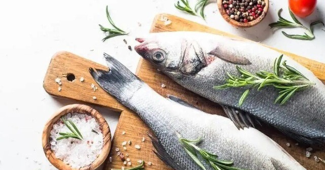 Hóa ra bấy lâu nay tôi làm sai! 4 loại thực phẩm này không nên rửa trực tiếp bằng nước, rửa nhiều chỉ càng bẩn thêm