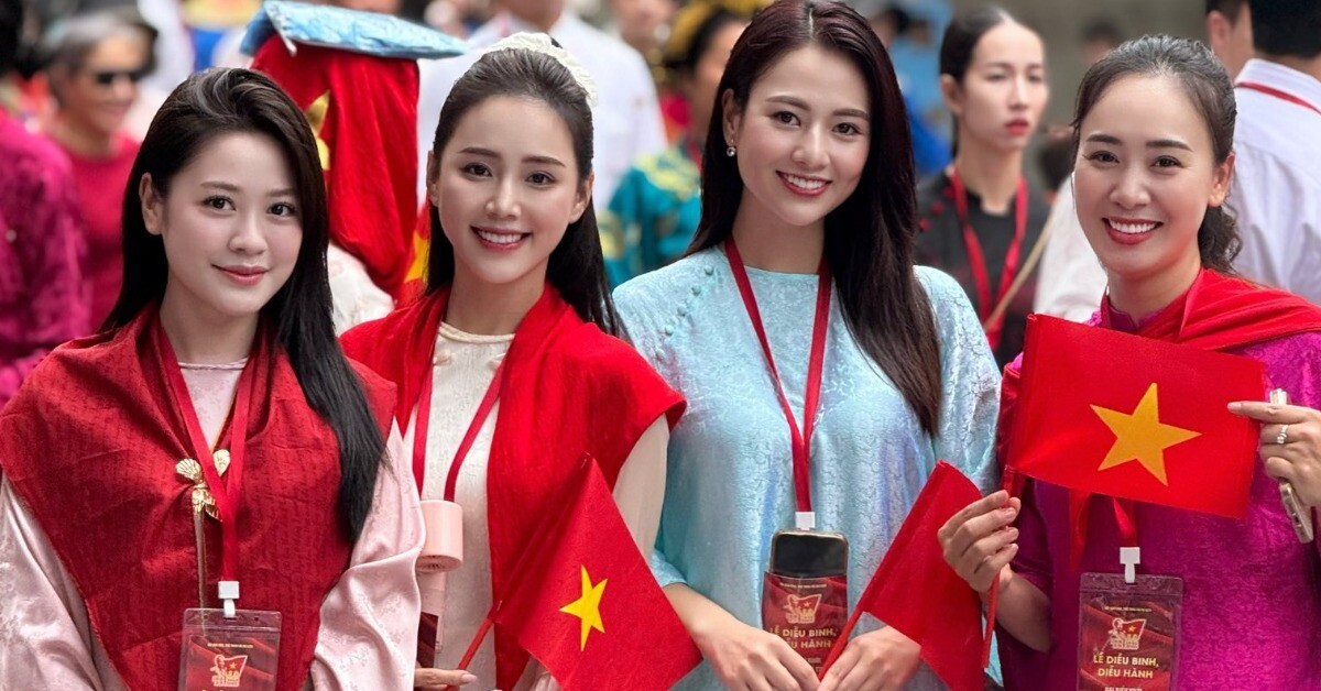 Ngắm dàn mỹ nhân VTV mặc áo dài rực rỡ, dậy từ 5 giờ sáng vẫn xinh như hoa tham dự buổi hợp luyện mừng Quốc khánh