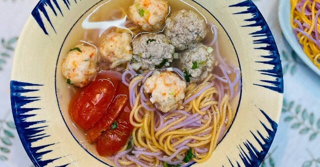 Vét tủ lạnh: Nhà còn ít tôm, thịt đem nấu ngay thành món này được bữa ăn đổi gió, chẳng cần đến cơm