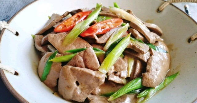 Thứ này chỉ khoảng 60.000đ/kg, dinh dưỡng gấp 10 lần thịt lợn, tiếc là nhiều người không hiểu, đem xào cực ngon
