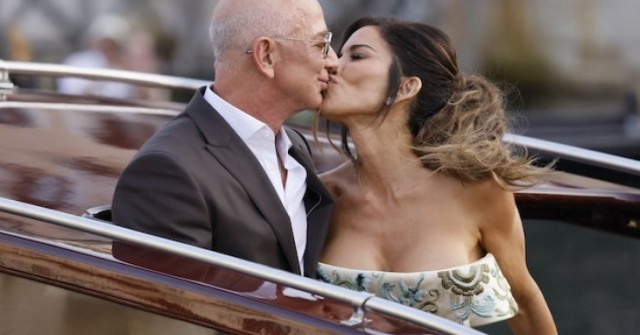 Jeff Bezos là ai mà đám cưới khiến cả thế giới phải dõi theo?