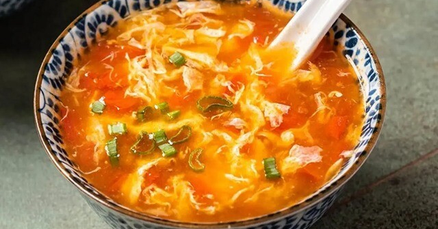 Nấu canh cà chua trứng mãi vẫn tanh, nhớ mẹo này canh nấu lần nào thơm nức lần đó, nổi vân cực đẹp