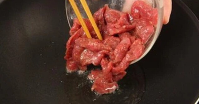 Xào thịt bò bị dai nhách hóa ra là thiếu 3 bước này, cứ làm đúng miếng nào cũng mềm ngon ngọt, ai ăn cũng phải khen