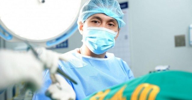 Dr. Lukas - Bậc thầy về phẫu thuật thẩm mỹ tầng sinh môn và trẻ hóa “tiểu eva” tại SIAM Thailand