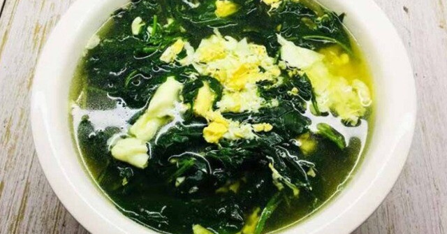 Lá này canxi gấp 2 lần sữa, giúp bảo vệ dây thần kinh, có lợi cho mắt nhưng ít người biết ăn, đem nấu canh mùa hè cực "đắt khách"